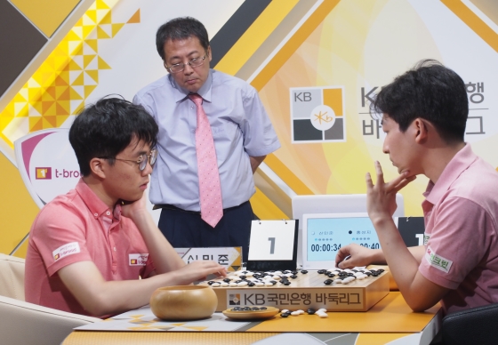 '30대의 힘' 보여준 홍성지...신민준 14연승 저지  